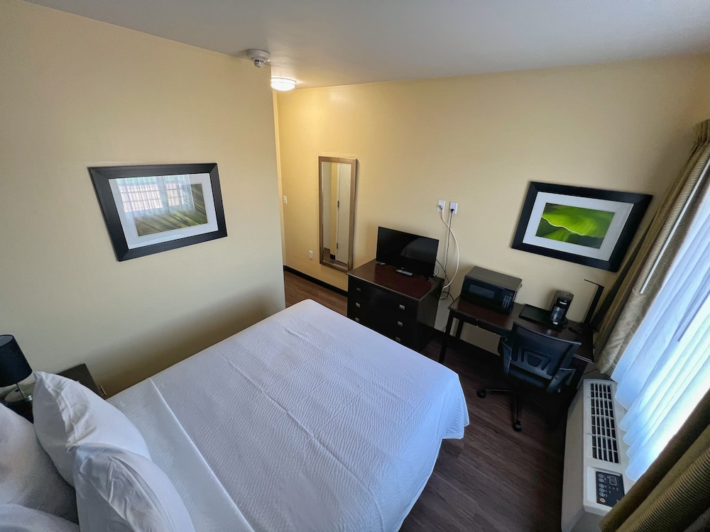 Standard Single Room, 1 Queen Bed, Accessible photo 3