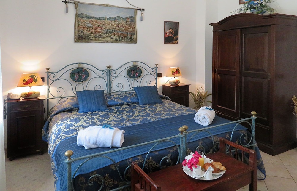 Double Room - Photo 8