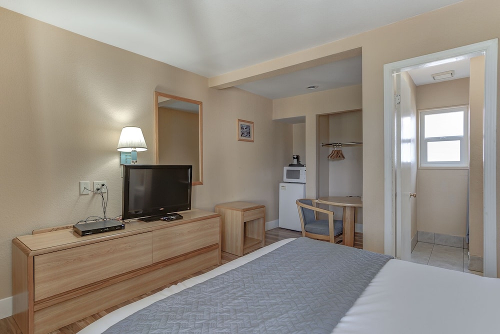 Comfort Room, 1 Queen Bed photo 3