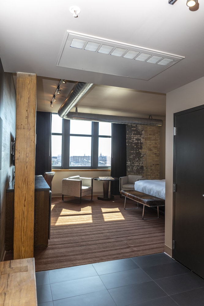 Deluxe Room, 1 King Bed, Accessible, Non Smoking - Photo 5