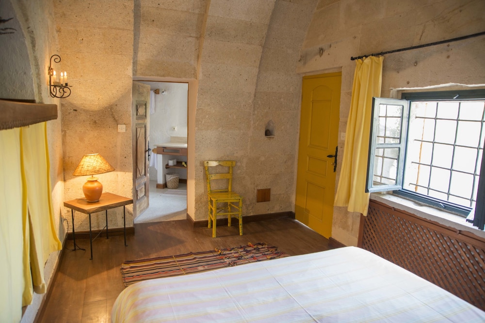 Traditional House, 2 Bedrooms, Patio, Valley View photo 2
