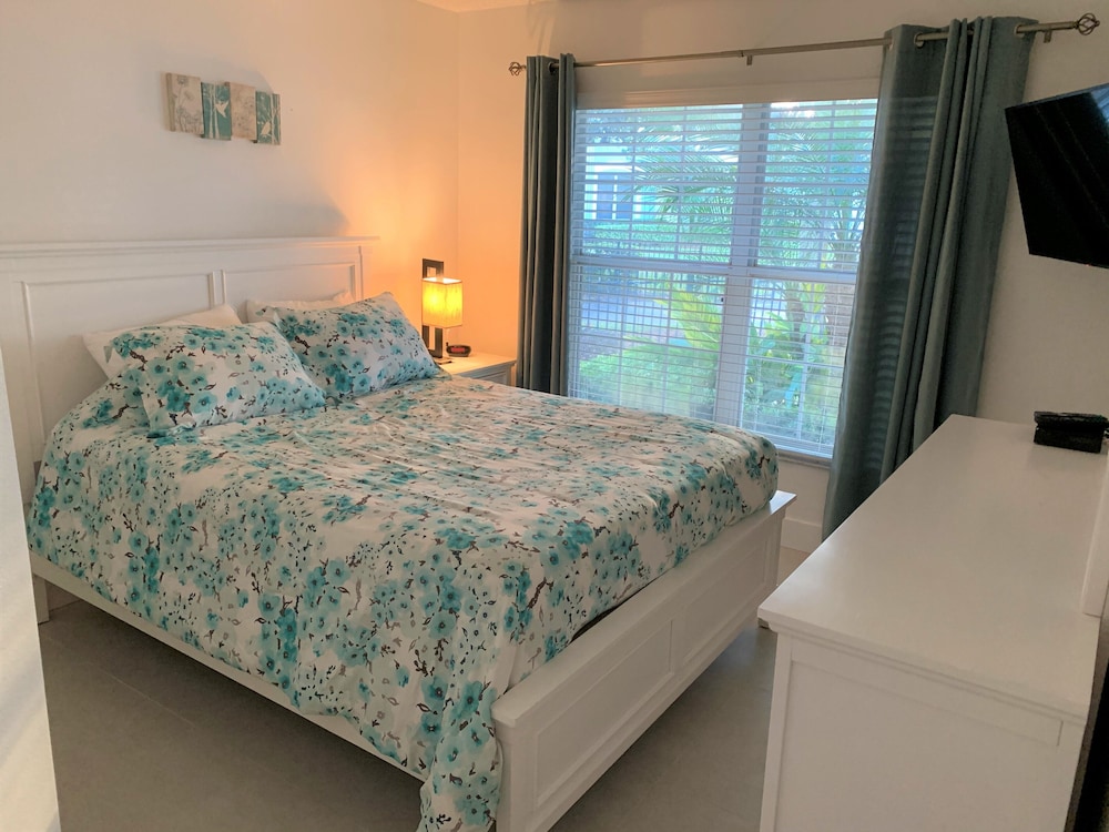 Lake Berkley Hideaway Home, 5 Bedrooms, Private Pool - Lake Berkley