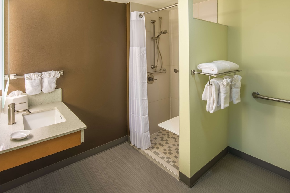 Suite, 2 Queen Beds, Accessible, Non Smoking - Photo 2