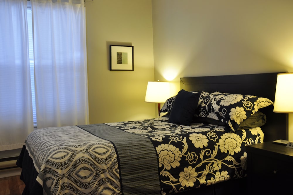 Signature Apartment, 1 Queen Bed, Kitchen photo 3