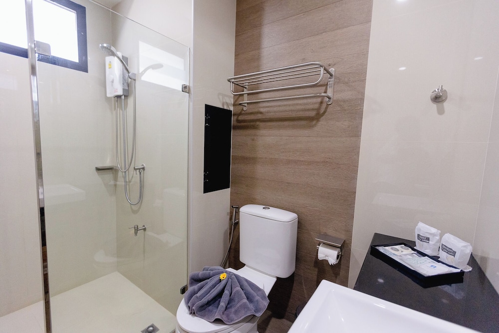 Deluxe Room - Photo 12