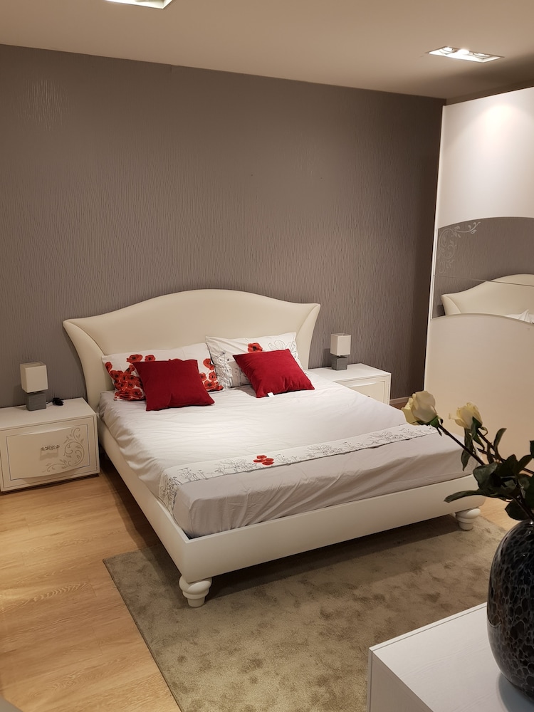Deluxe Room, 1 Queen Bed, Ensuite photo 1
