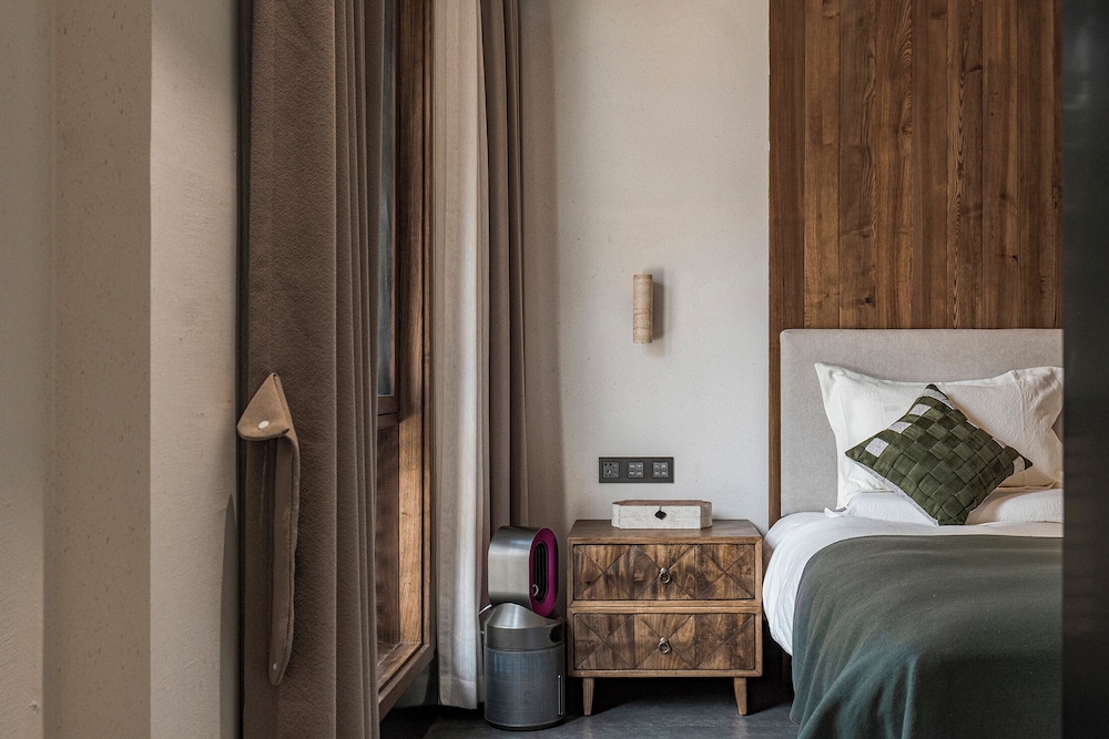 Basic Double Room, Courtyard View photo 3