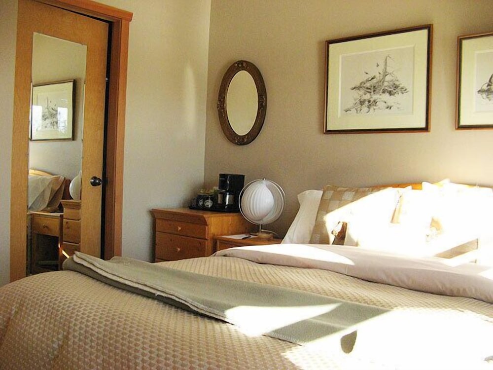 Superior Double Room, Ensuite, Sea View (Sunset Room) photo 1