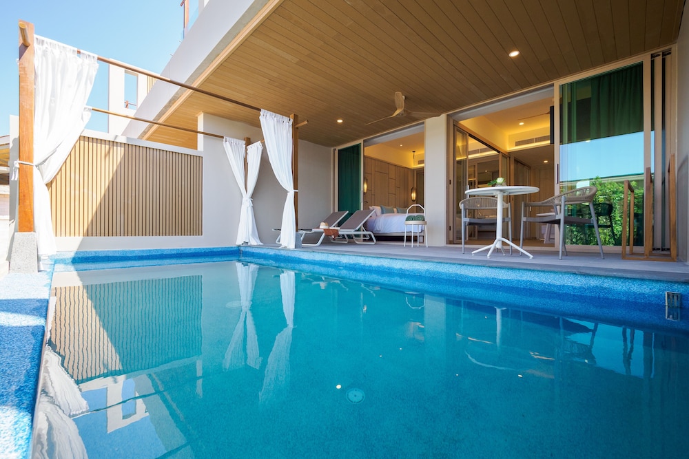 Pool Suite - Photo 3