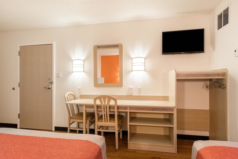 Standard Room, 2 Double Beds, Non Smoking - Photo 2