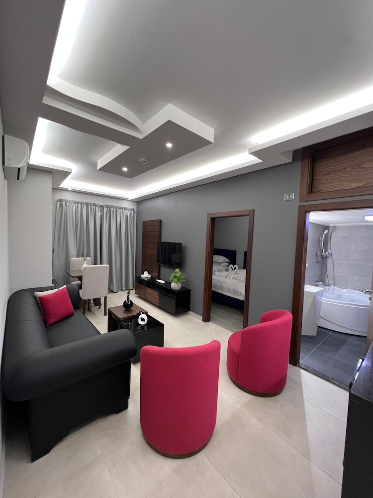 Superior Suite, 1 Bedroom, Hot Tub, City View photo 1