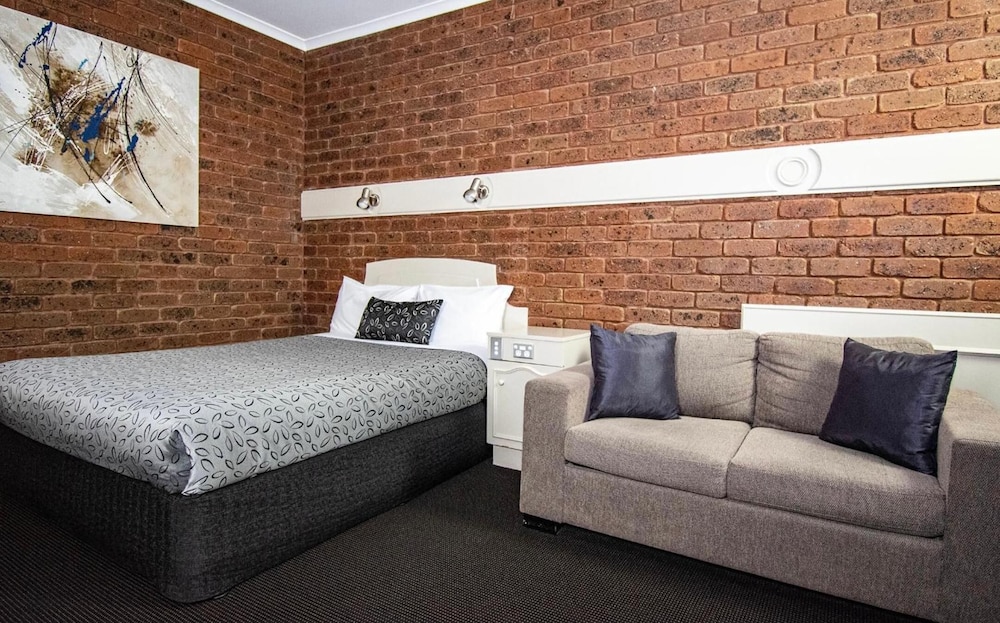 Superior Room, 1 Queen Bed, Kitchenette, Ground Floor (Queen) photo 2