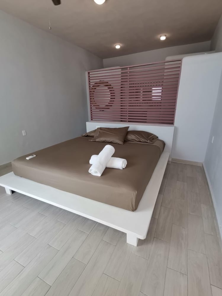 Panoramic Studio Suite, Sea View, Poolside