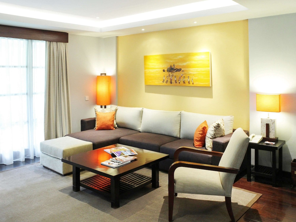 Suite, 1 Bedroom, Balcony - Photo 8
