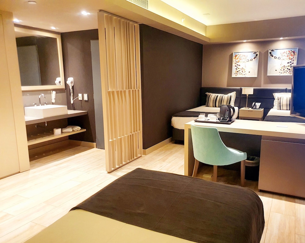 Superior Triple Room photo 3