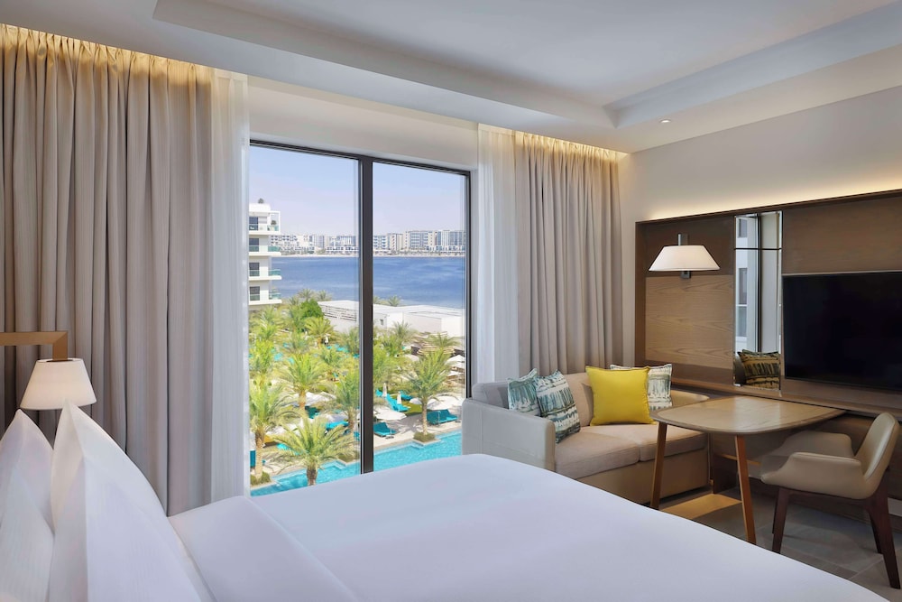 Executive Room, 1 King Bed, Bay View (Theme Park Access) photo 3