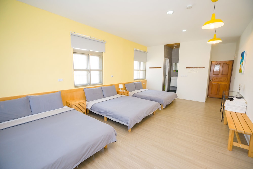 Comfort Suite, Multiple Beds (201) photo 2