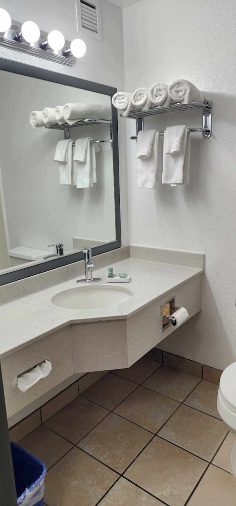 Suite, 2 Queen Beds, Non Smoking, Refrigerator & Microwave (Larger Room) - Photo 2