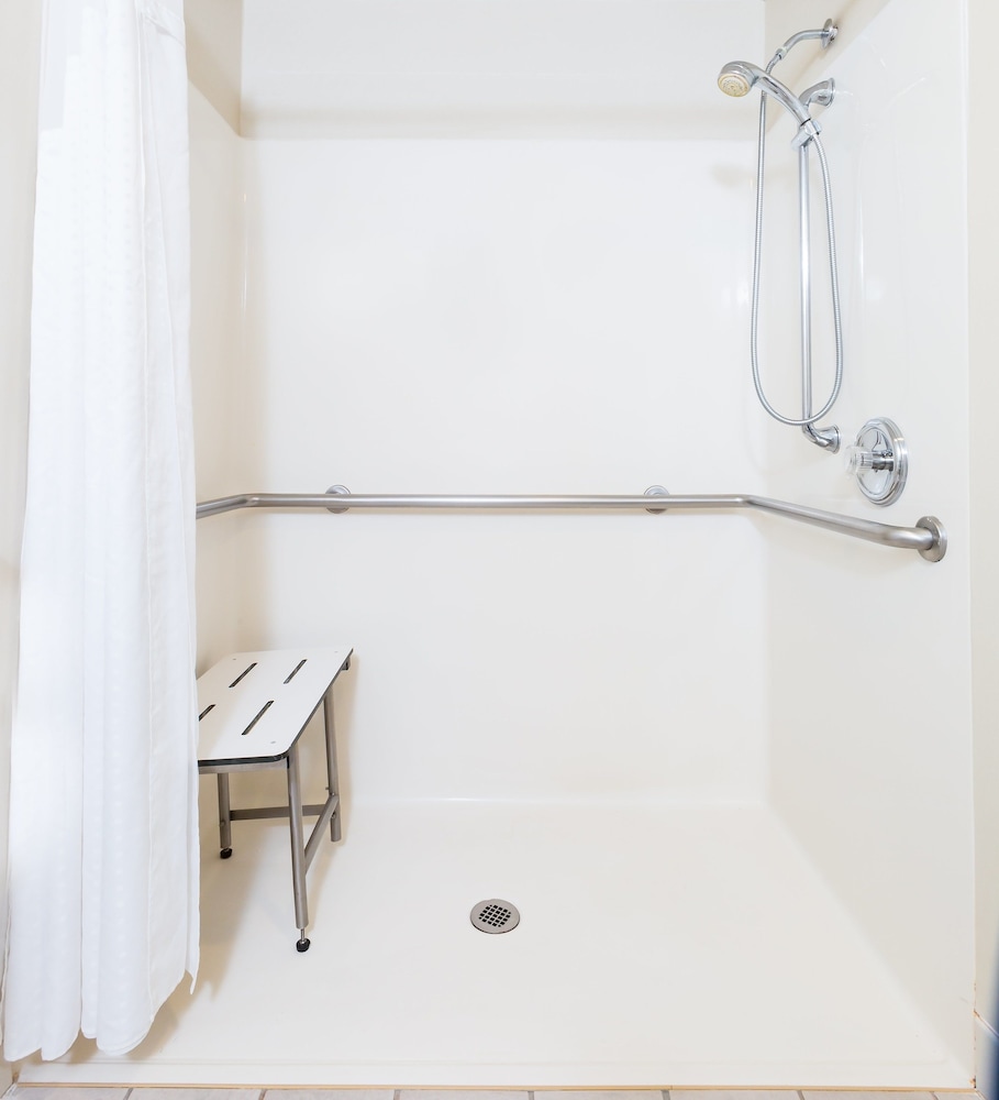 Standard Room, 1 King Bed, Accessible (Access Tub) - Photo 2