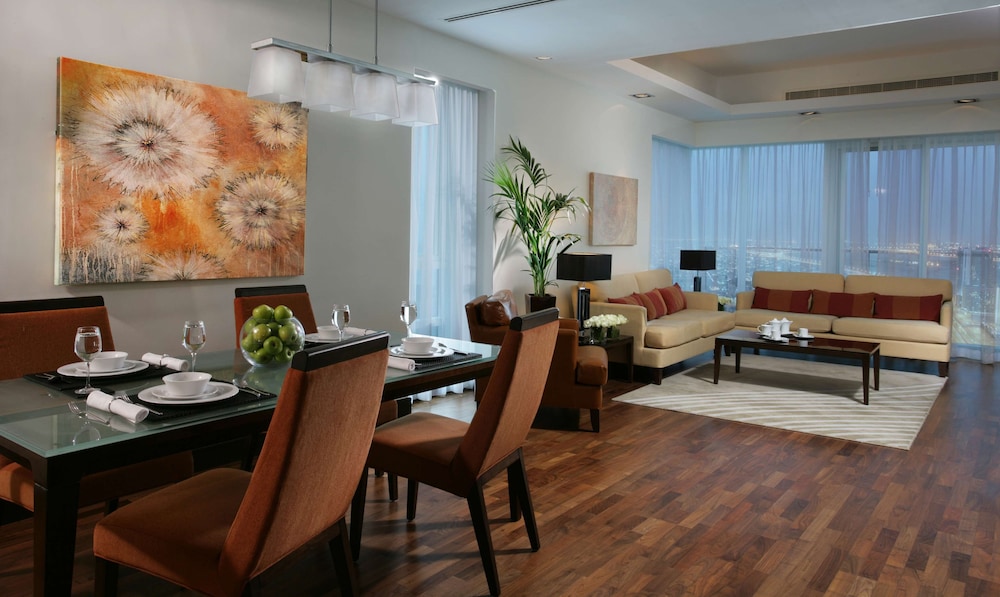 Premier Apartment Two Bedroom Sea View - Complimentary Transfer to Mall of the Emirates & Jumeirah B photo 1