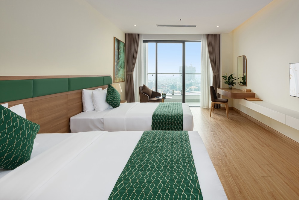 Premium Balcony - Photo 5
