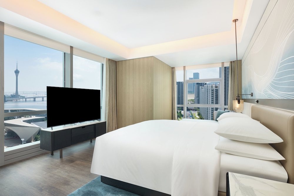 Suite, 1 King Bed, Ocean View