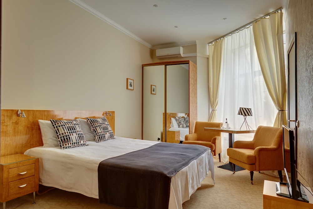 Classic Double Or Twin Room, City View photo 1