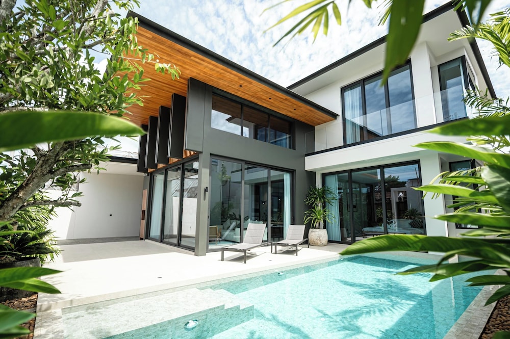 Four-Bedroom Family Pool Villa photo 1