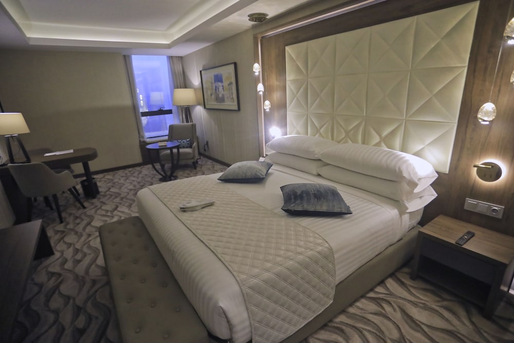 Royal Suite photo 2