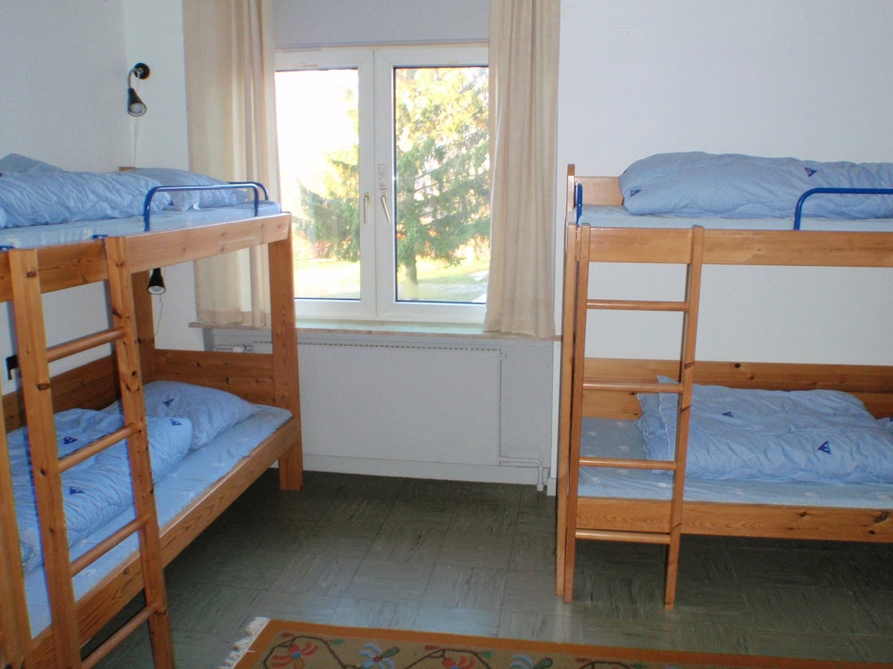 Family Room, Shared Bathroom (6 persons, with sink - linen excluded) photo 1
