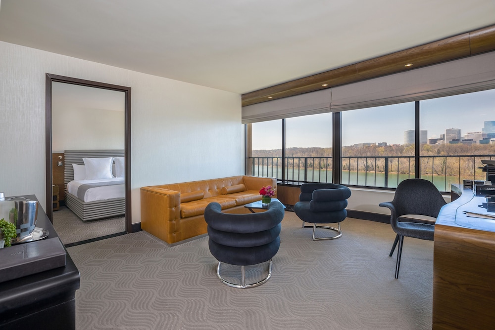 Suite, 1 Bedroom, River View - Photo 5