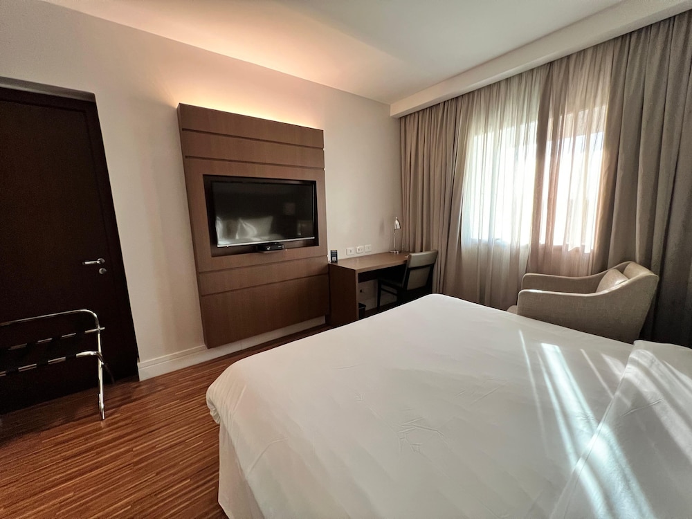 Room, 1 Queen Bed, Mobility Accessible photo 3
