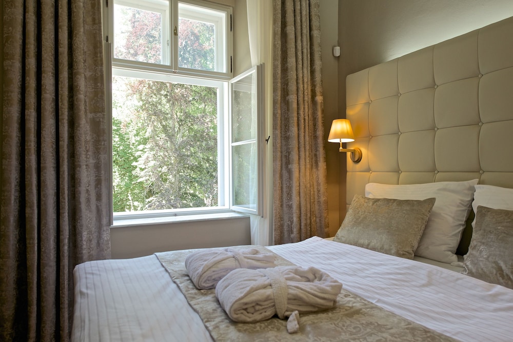 Deluxe Apartment (separate bedroom, park view ) photo 3