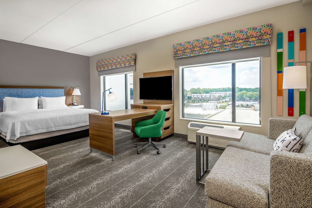 Suite, 1 King Bed, Non Smoking - Photo 3