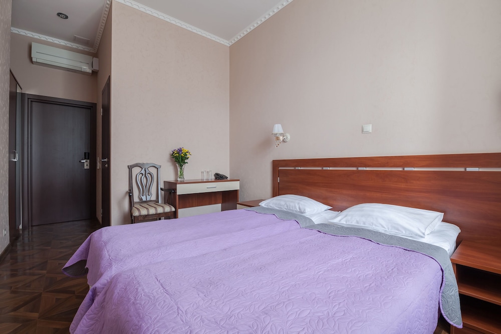 Standard Double Room, 2 Twin Beds, Non Smoking, City View