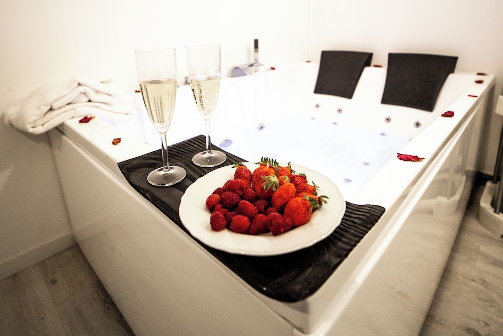 Deluxe Apartment, 1 Double Bed with Sofa bed, Hot Tub, Garden View