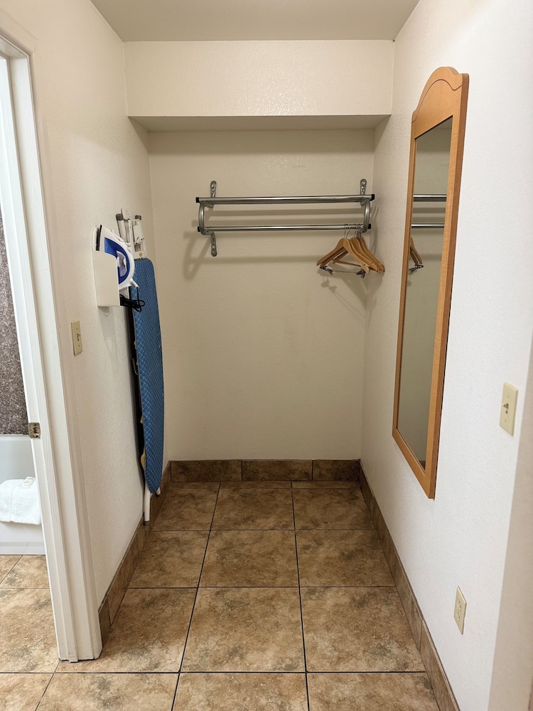 Double Room, 2 Double Beds, Non Smoking, Kitchenette photo 3