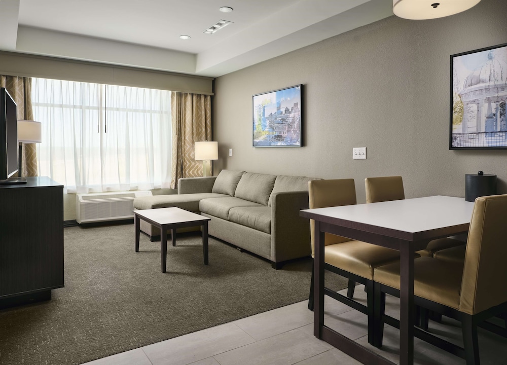 Suite, 1 King Bed, Non Smoking, Kitchen (Walk-in Shower,Sofabed,Full Kitchen) - Photo 2