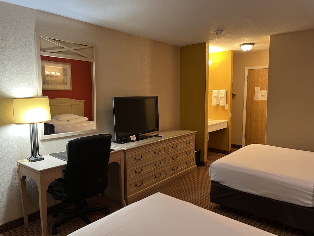 Room, 2 Queen Beds, Non Smoking photo 3