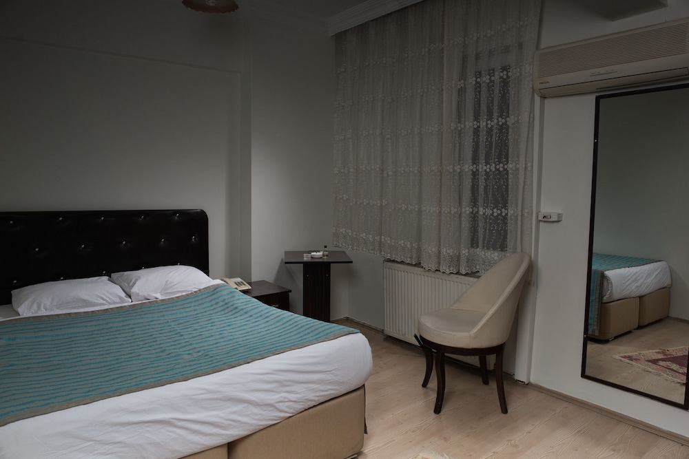 Standard Room, 1 Double Bed, Smoking, City View photo 3