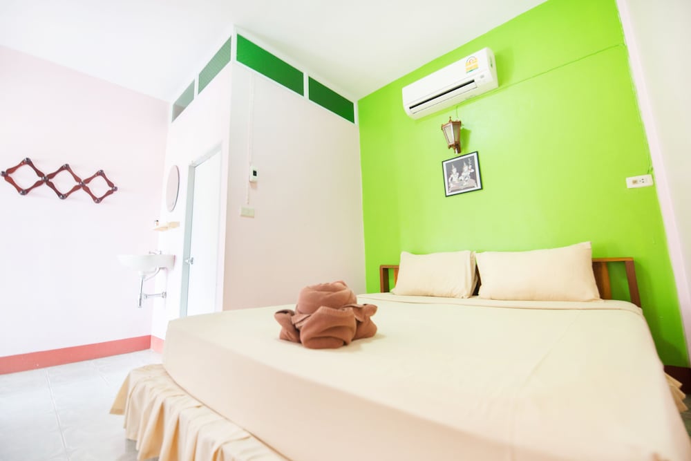 Standard Double or Twin Room, 1 King Bed, Pool View photo 3