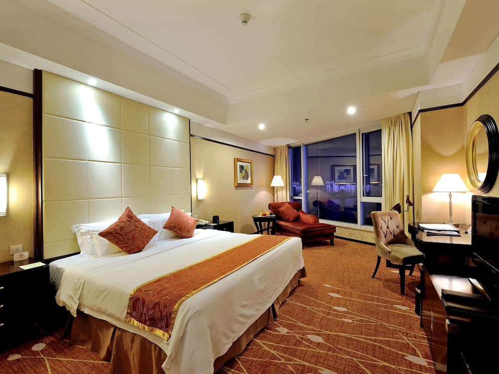 Superior Room, 1 King Bed, Smoking, City View - Photo 1