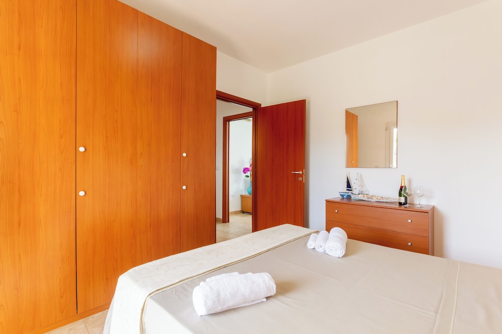 Condo, Sea View
