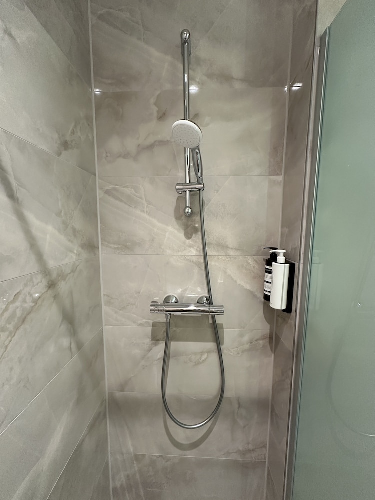 Executive Room - Photo 7