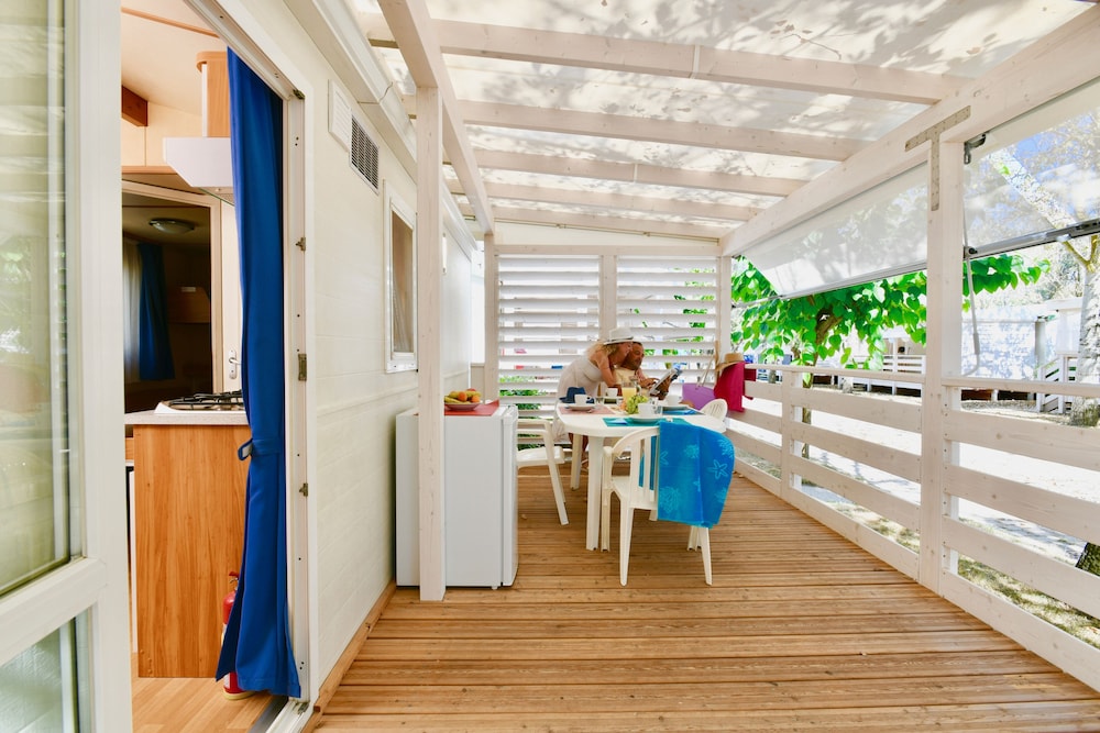 Standard Mobile Home, 2 Bedrooms photo 3