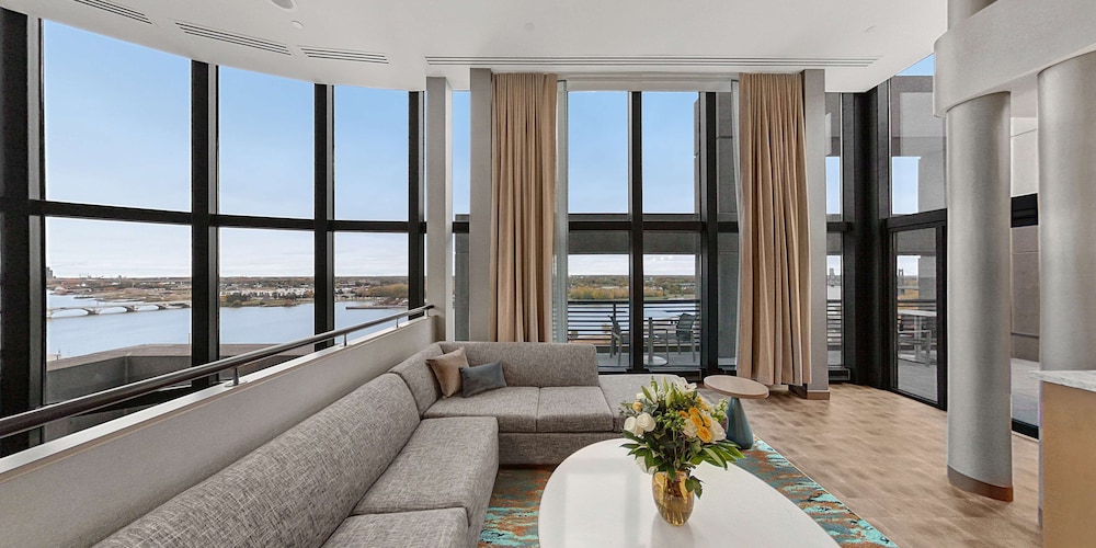 Suite, 1 Bedroom - Photo 4