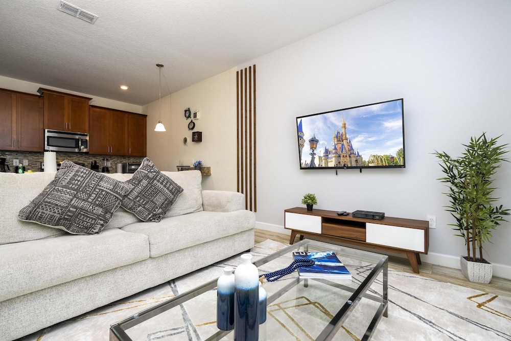 Beautiful 4BR 3BA Home w Pool at Storey Lake, Foto 60
