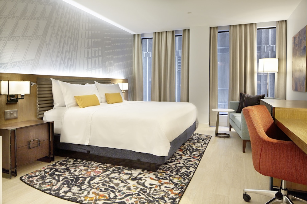 Suite, 1 King Bed, Accessible (Roll-In Shower) photo 3
