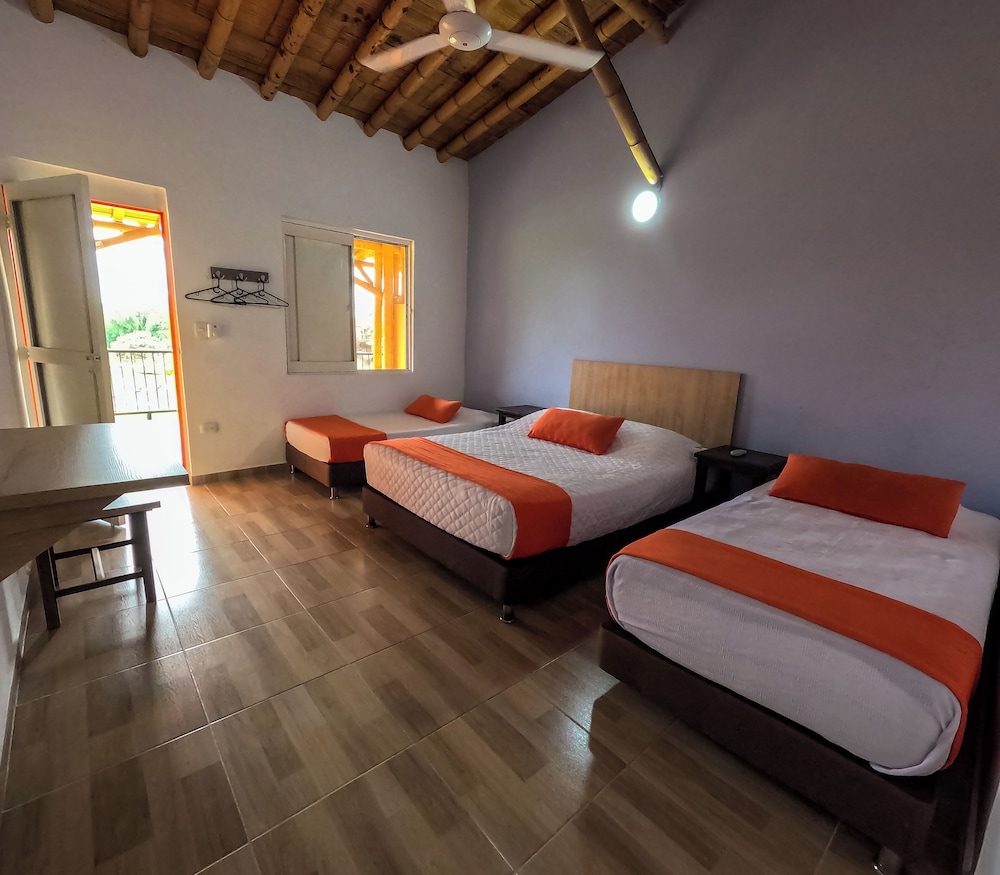 Standard Room, Multiple Beds photo 1