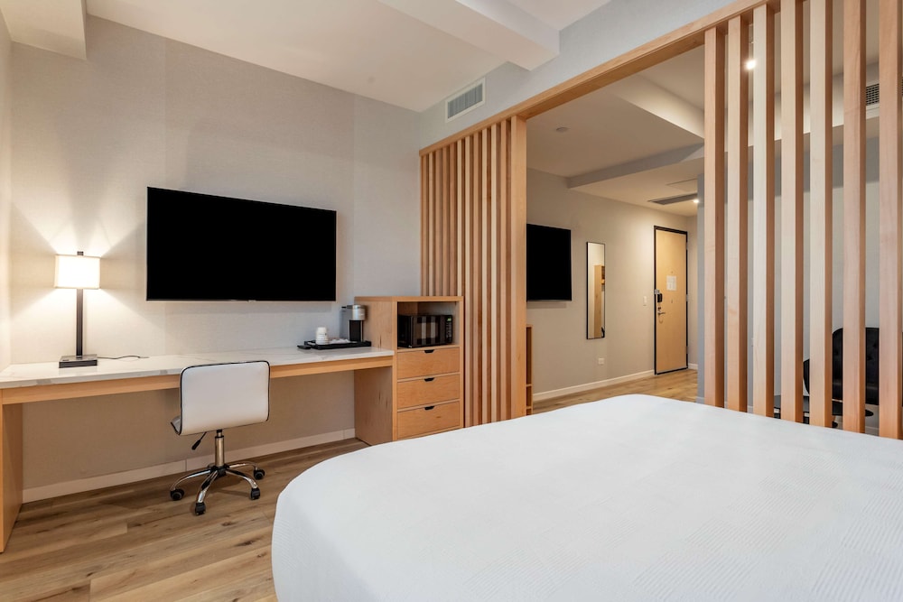 Room, 1 Queen Bed with Sofa bed, Accessible, Non Smoking (Bathtub with Sofabed) thumbnail 5
